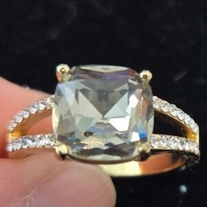 Sparkling Cushion‎ Cut Gemstone Ring Gold Tone Band Rhinestone Fashion Jewelry